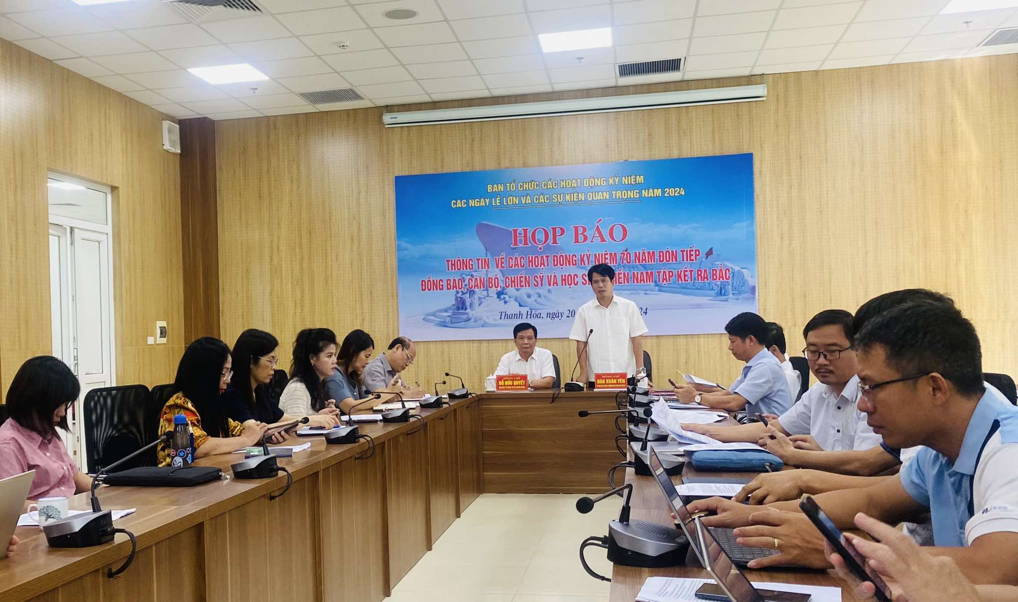 Toàn cảnh buổi họp báo