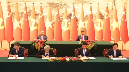 Vietnam, China ink 14 cooperation agreements