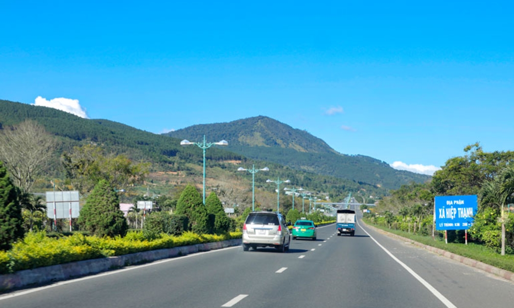 Tuyến cao tốc Liên Khương - Prenn dài 19,2 km đã khánh thành và đưa vào sủ dụng từ tháng 6/2008.