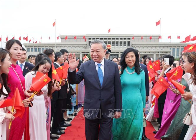 Lễ tiễn Tổng Bí thư, Chủ tịch nước Tô Lâm và Phu nhân tại Sân bay quốc tế Bắc Kinh - Ảnh: TTXVN