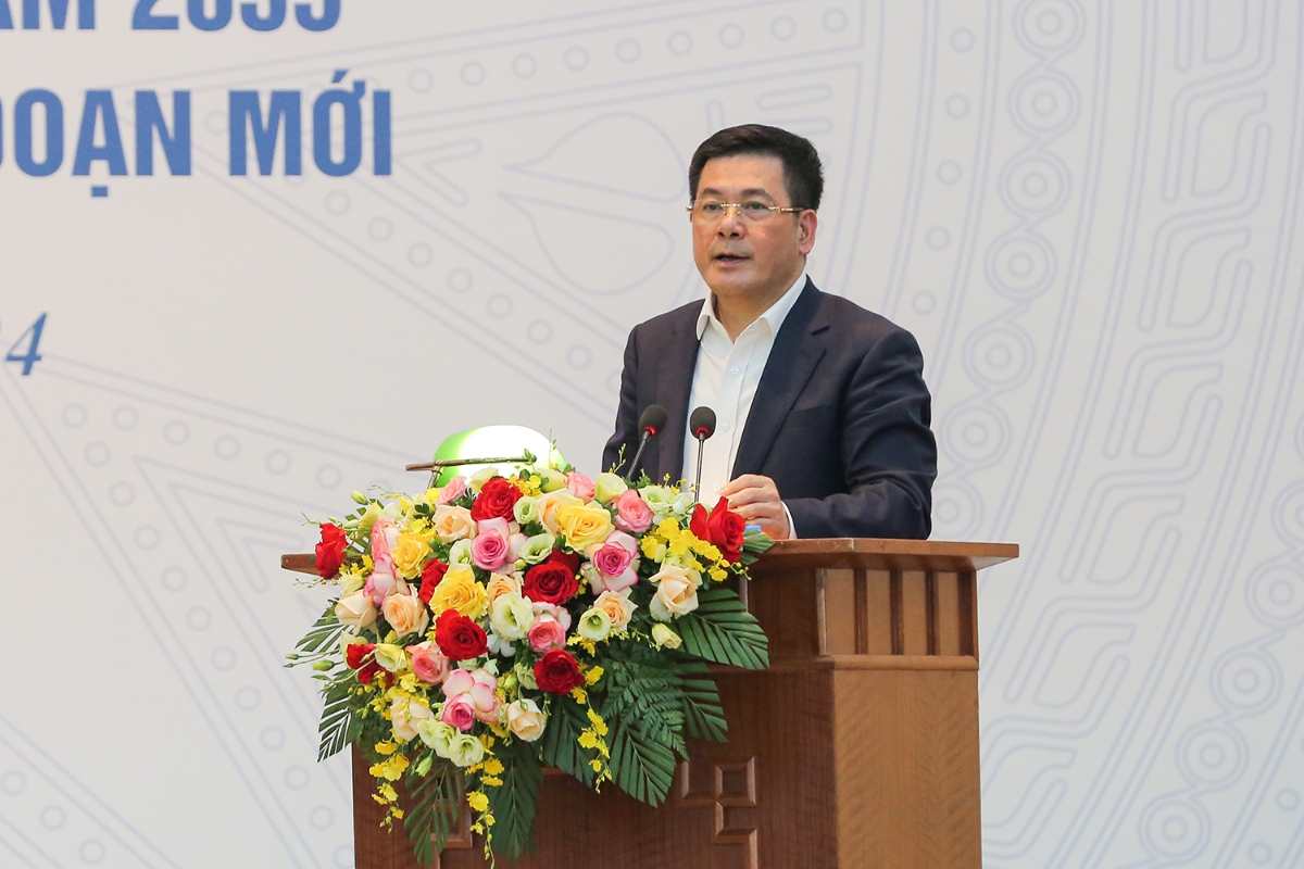 Bộ trưởng Bộ Công Thương, đồng chí Nguyễn Hồng Diên phát biểu tại hội nghị