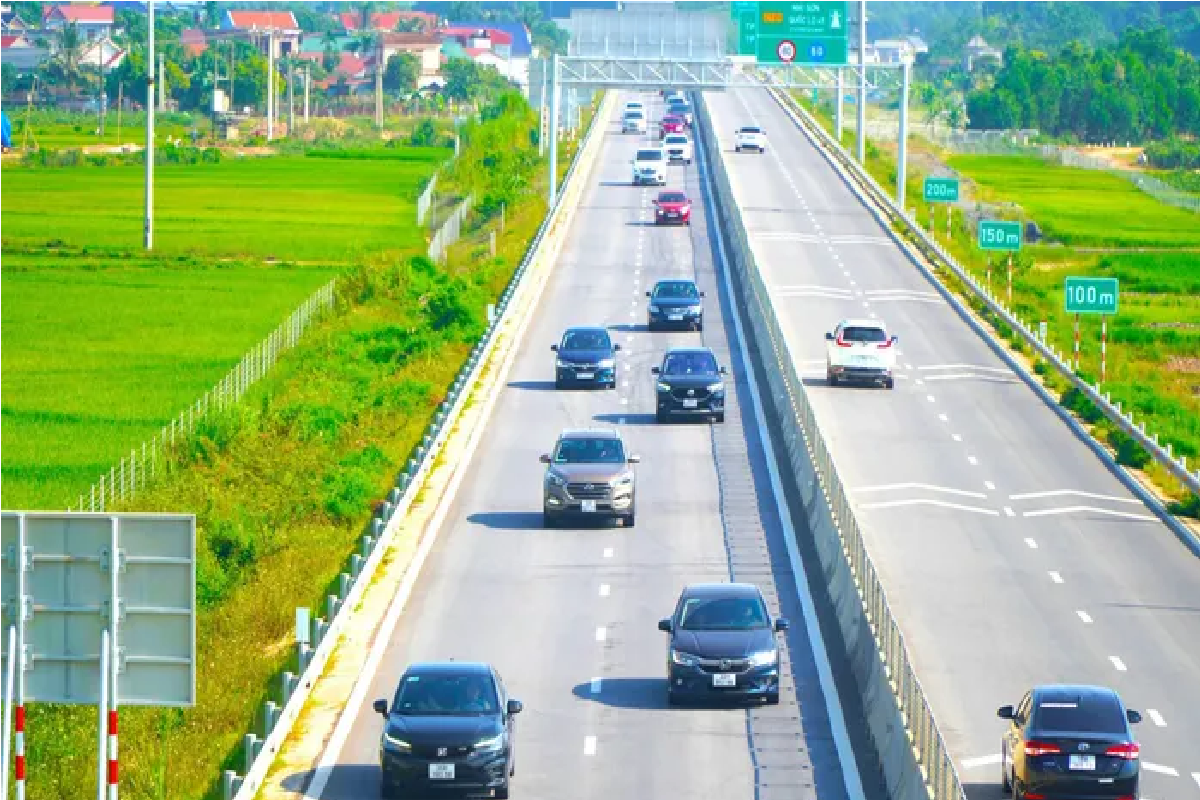 Các tuyến cao tốc trên có lưu lượng xe, nhu cầu vận tải lớn, cửa ngõ kết nối Hà Nội, TP.HCM, Cần Thơ với các địa phương cũng được điều chỉnh quy mô.