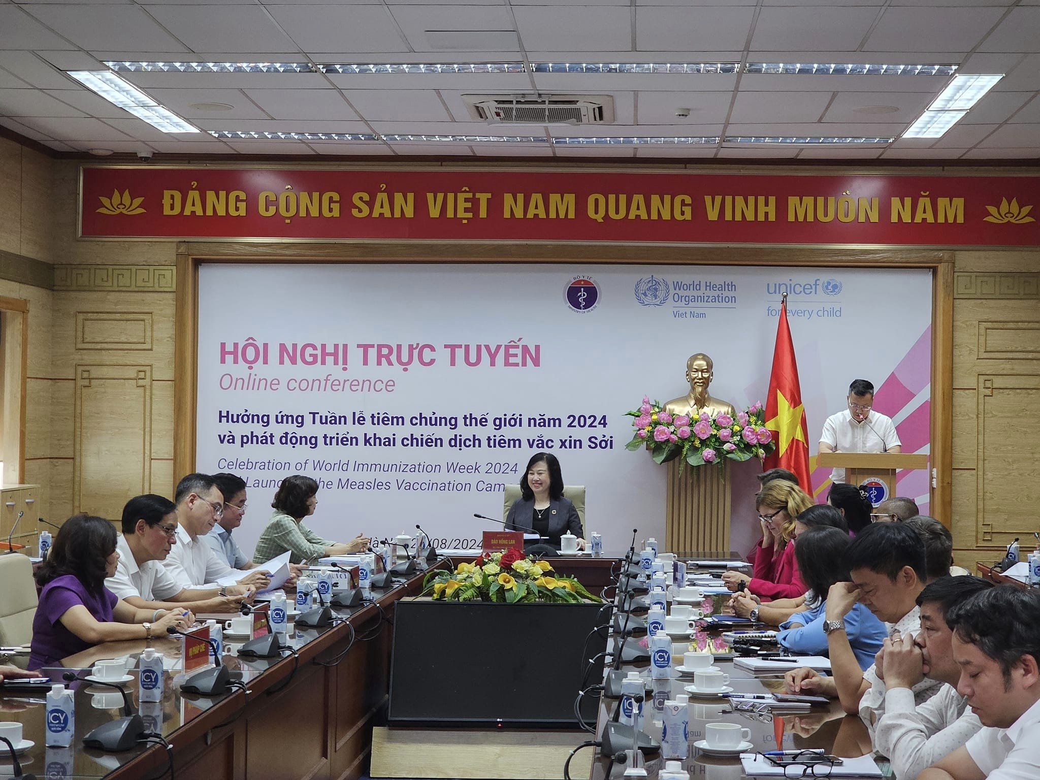 Toàn cảnh hội nghị.