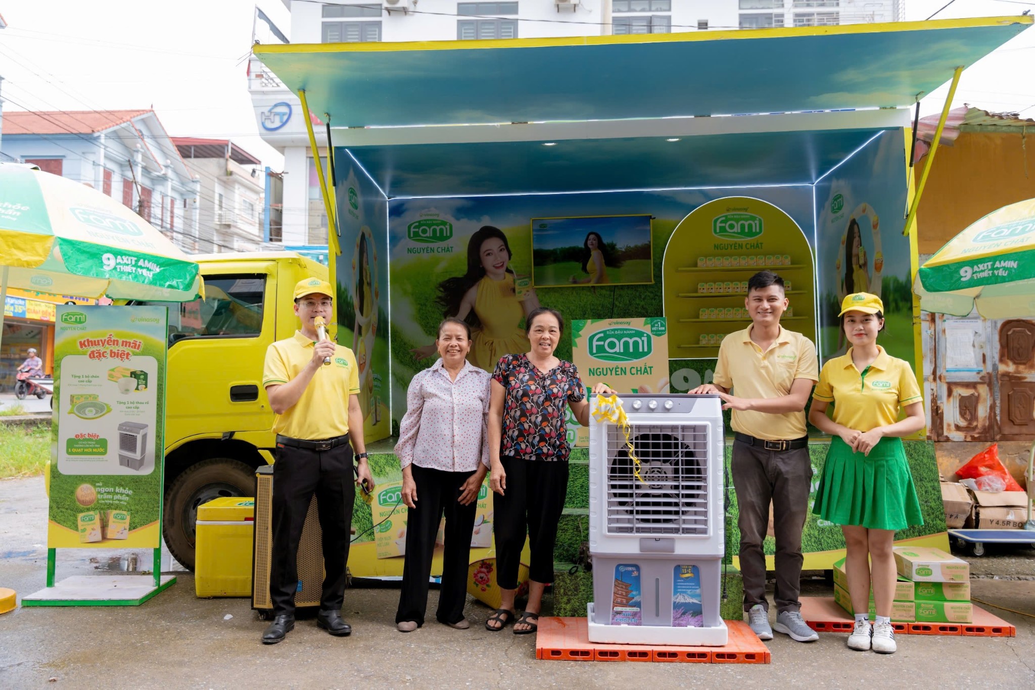 Chuyến xe sẽ có mặt tại 240 điểm đến ở 8 tỉnh, thành để làm nên một hành trình ý nghĩa, đáng nhớ cùng người tiêu dùng địa phương.