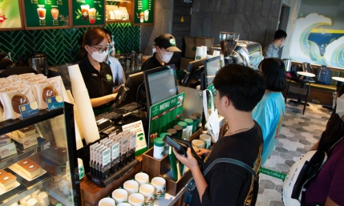 Doanh thu ngành F&B vẫn cao ngất ngưởng dù kinh tế khó khăn