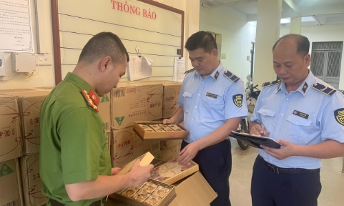 Hà Nội phát hiện, tiêu hủy hàng nghìn bánh trung thu nhập lậu