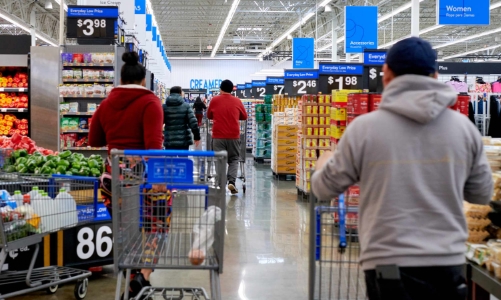 Vì sao người tiêu dùng vẫn đổ xô tới Walmart?
