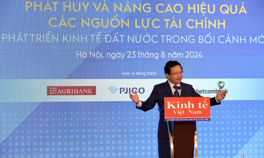 TS. Nguyễn Đức Hiển, Phó trưởng ban Kinh tế Trung ương, phát biểu tại hội thảo. Ảnh: Việt Dũng.