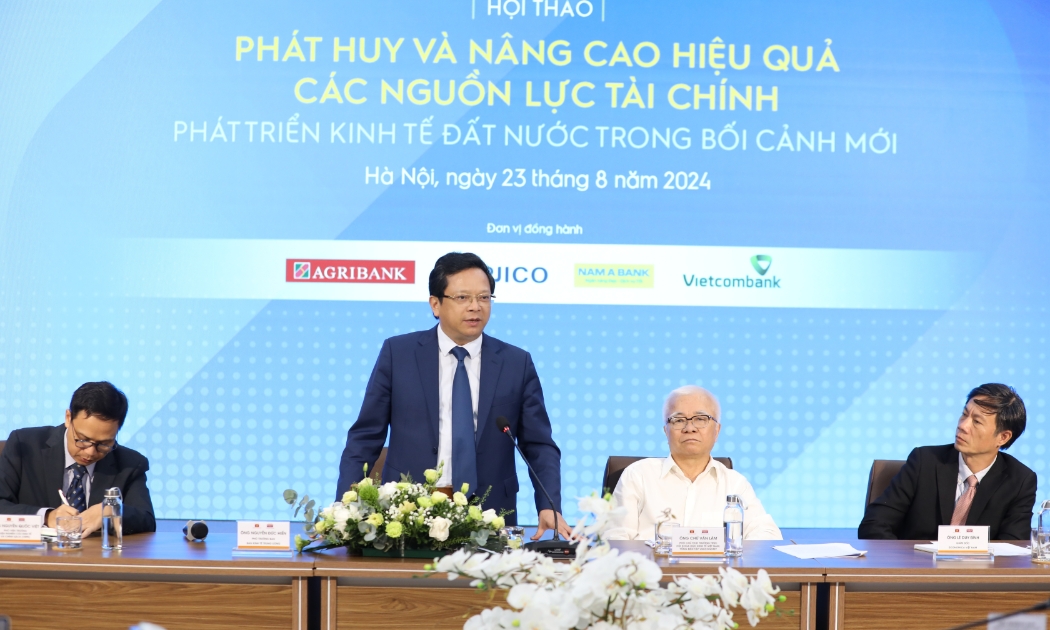 Hội thảo “Phát huy và nâng cao hiệu quả các nguồn lực tài chính phát triển kinh tế đất nước trong bối cảnh mới” do Ban Kinh tế Trung ương chỉ đạo, Tạp chí Kinh tế Việt Nam/VnEconomy phối hợp với Vụ Kinh tế tổng hợp (Ban Kinh tế Trung ương). Ảnh: Việt Dũng.