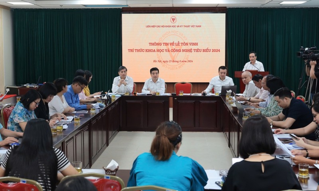 Liên hiệp Hội Việt Nam thông tin báo chí về Lễ tôn vinh trí thức Khoa học và Công nghệ tiêu biểu năm 2024.
