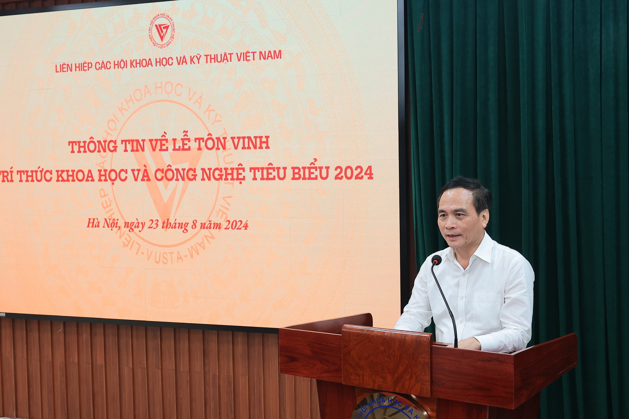 Phó Chủ tịch Liên hiệp Hội Việt Nam Phạm Ngọc Linh phát biểu tại buổi thông tin Lễ tôn vinh trí thức khoa học công nghệ tiêu biểu năm 2024.