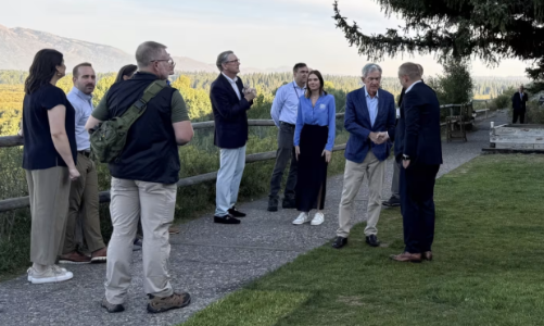 Jackson Hole: Giới chức ngân hàng trung ương “bật đèn xanh” cho giảm lãi suất