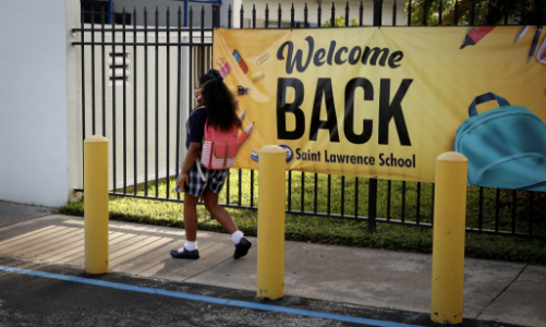 Người Mỹ chi gần 39 tỷ USD cho mùa tựu trường