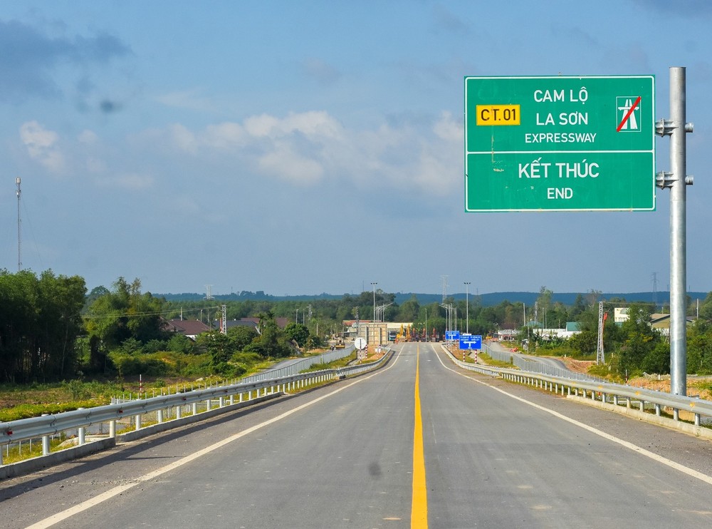 Thủ tướng Chính phủ hiện đang xem xét, phê duyệt chủ trương đầu tư nâng cấp đoạn Cam Lộ - La Sơn.