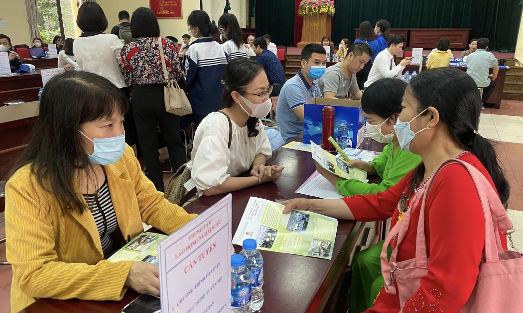 Người lao động được hỗ trợ kết nối, giải quyết việc làm. Ảnh: Thanh Hải.