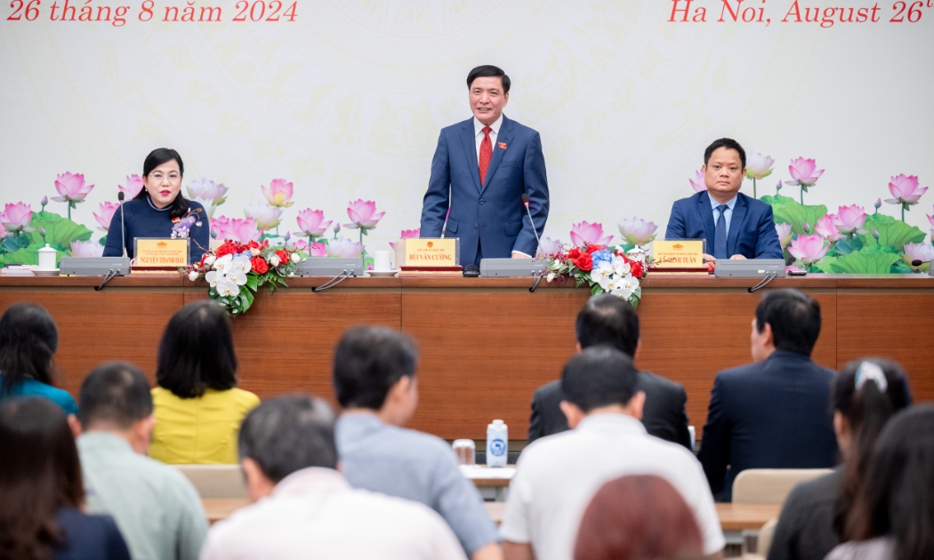 Tổng Thư ký Quốc hội, Chủ nhiệm Văn phòng Quốc hội Bùi Văn Cường chủ trì Họp báo công bố kết quả Kỳ họp bất thường lần thứ 8, Quốc hội Khóa XV.