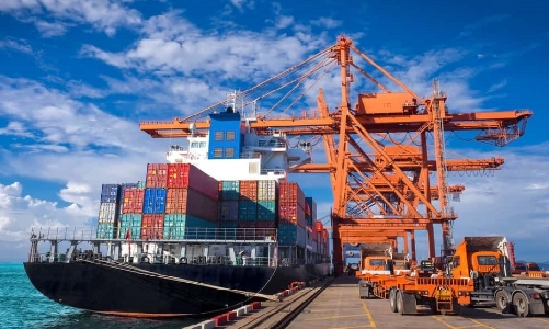 Xuất nhập khẩu đạt trên 473 tỷ USD, cán cân thương mại tiếp tục nghiêng về xuất siêu