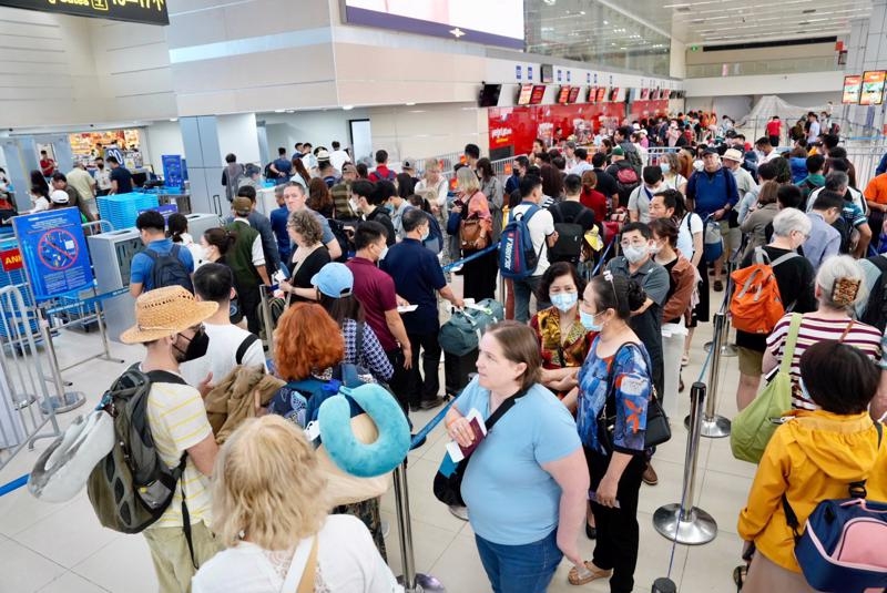 Airports serve over 27.4 mln international passengers in 8M