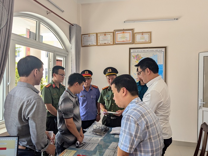 Thực hiện Lệnh bắt bị can để tạm giam đối với các bị can trong vụ án. Ảnh: Cổng thông tin điện tử Công an tỉnh Quảng Nam.