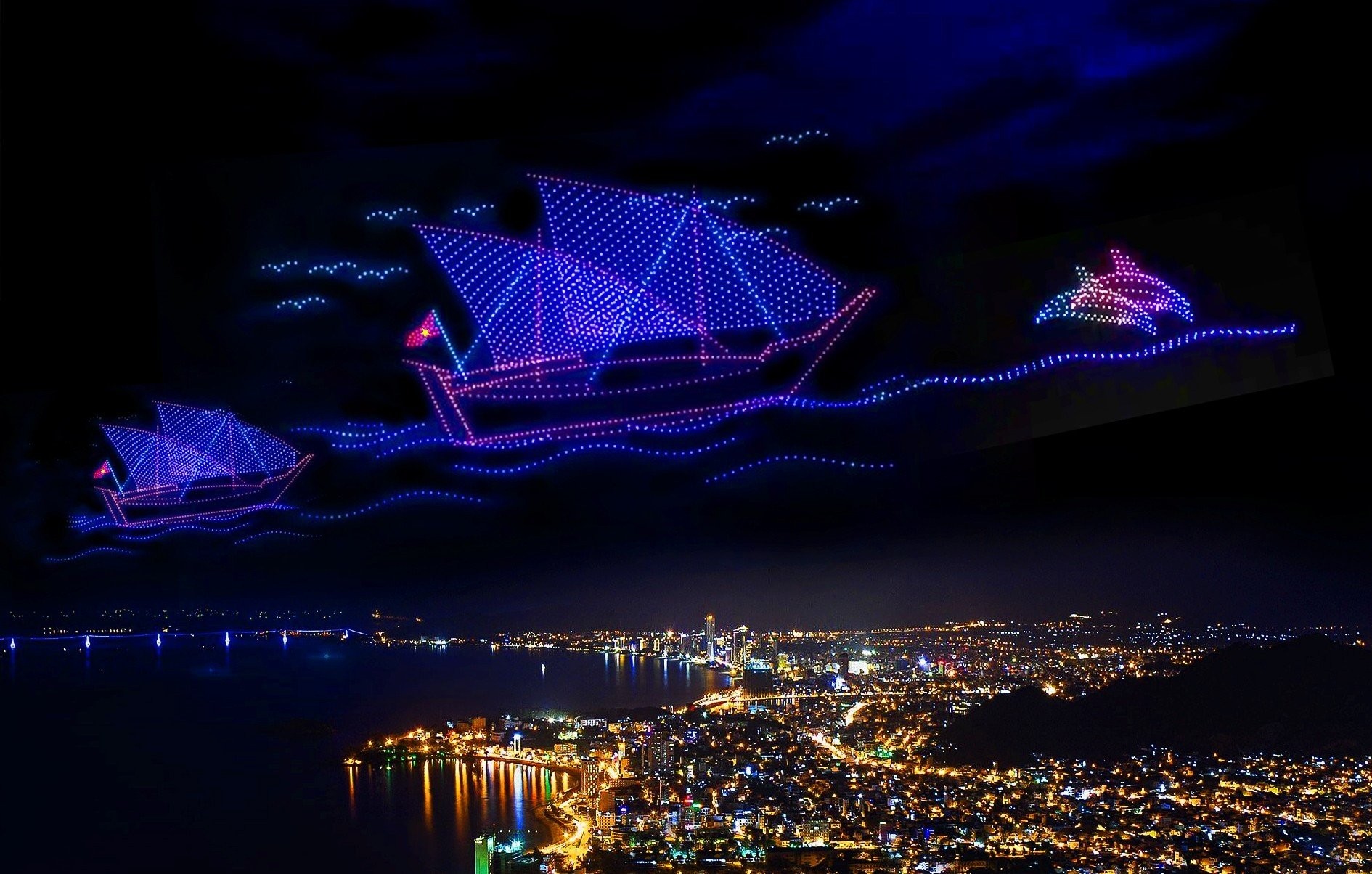 Lễ hội Vịnh ánh sáng quốc tế Nha Trang 2024 mang đến những màn trình diễn ánh sáng bằng drone với quy mô hoành tráng.