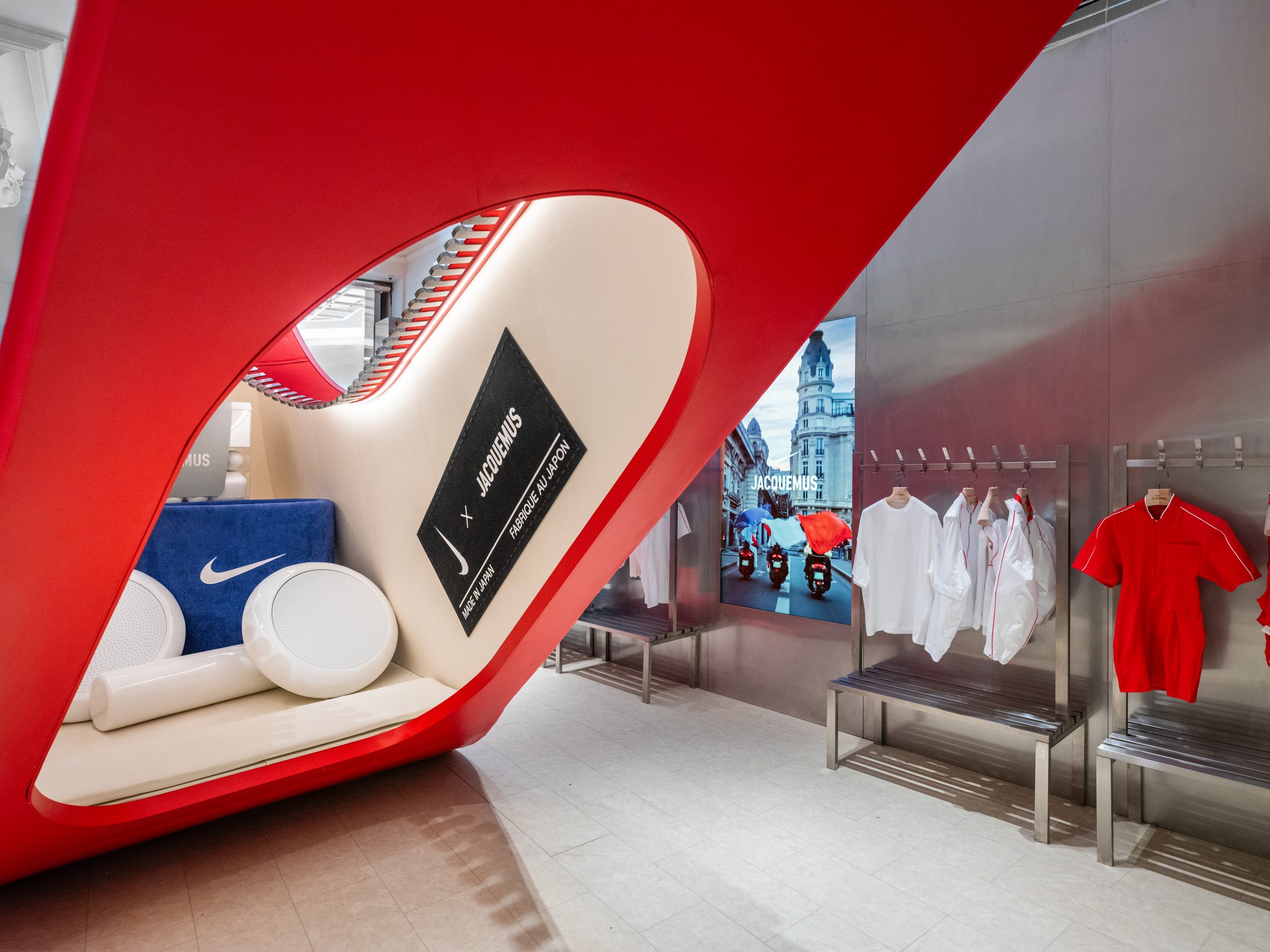 Jacquemus hợp tác với Nike để mở một phòng gym trong chuỗi cửa hàng bách hóa Selfridges ở London.