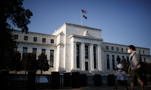 Tranh cãi về tốc độ giảm lãi suất của Fed