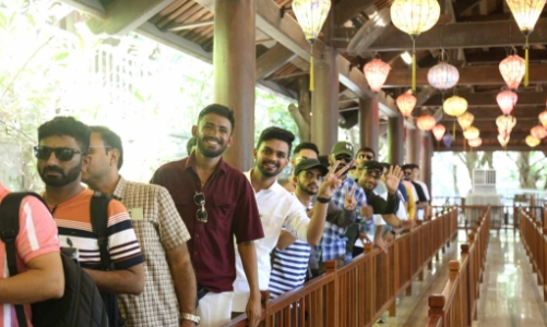 Đoàn du khách của tỷ phú nhất châu Á đến thăm Ninh Bình