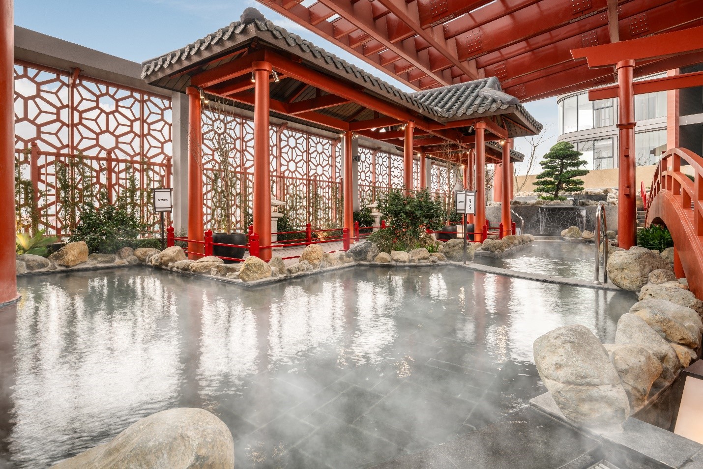 Một góc tổ hợp khoáng nóng trên cao tại khu đô thị Ecopark.