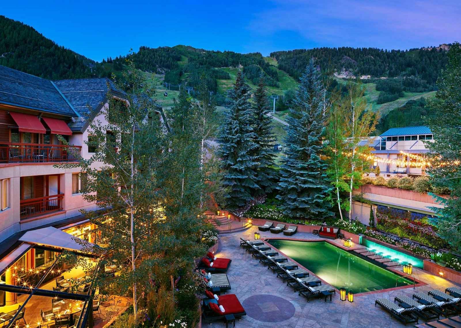 The Little Nell (Aspen, Colorado) là khu nghỉ dưỡng nổi tiếng có dùng công nghệ khoáng nóng.