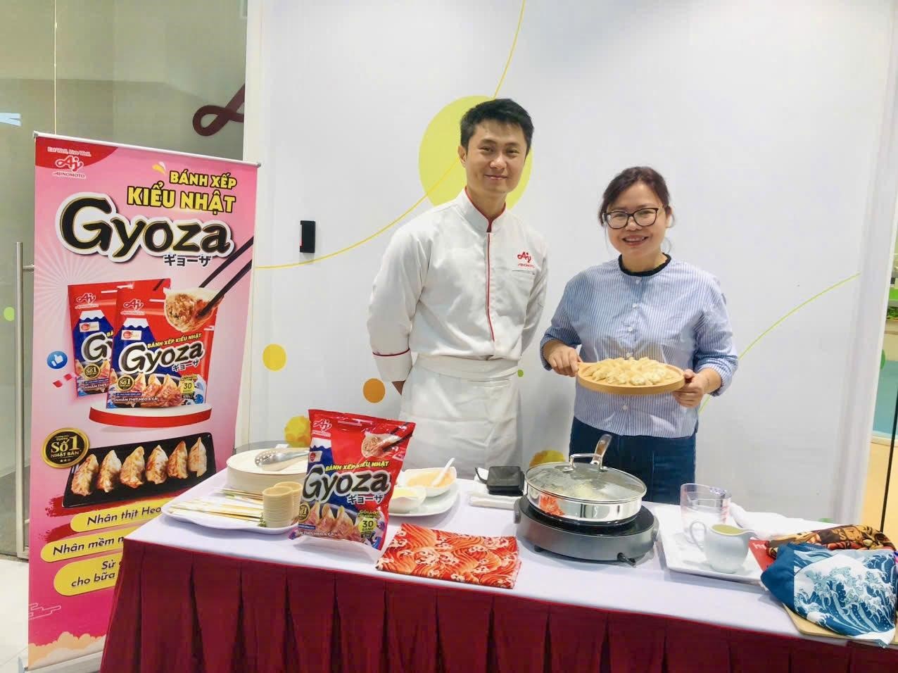 Đầu bếp Ajinomoto hướng dẫn chế biến Bánh xếp chuẩn vị Nhật Gyoza chỉ trong 6 phút.