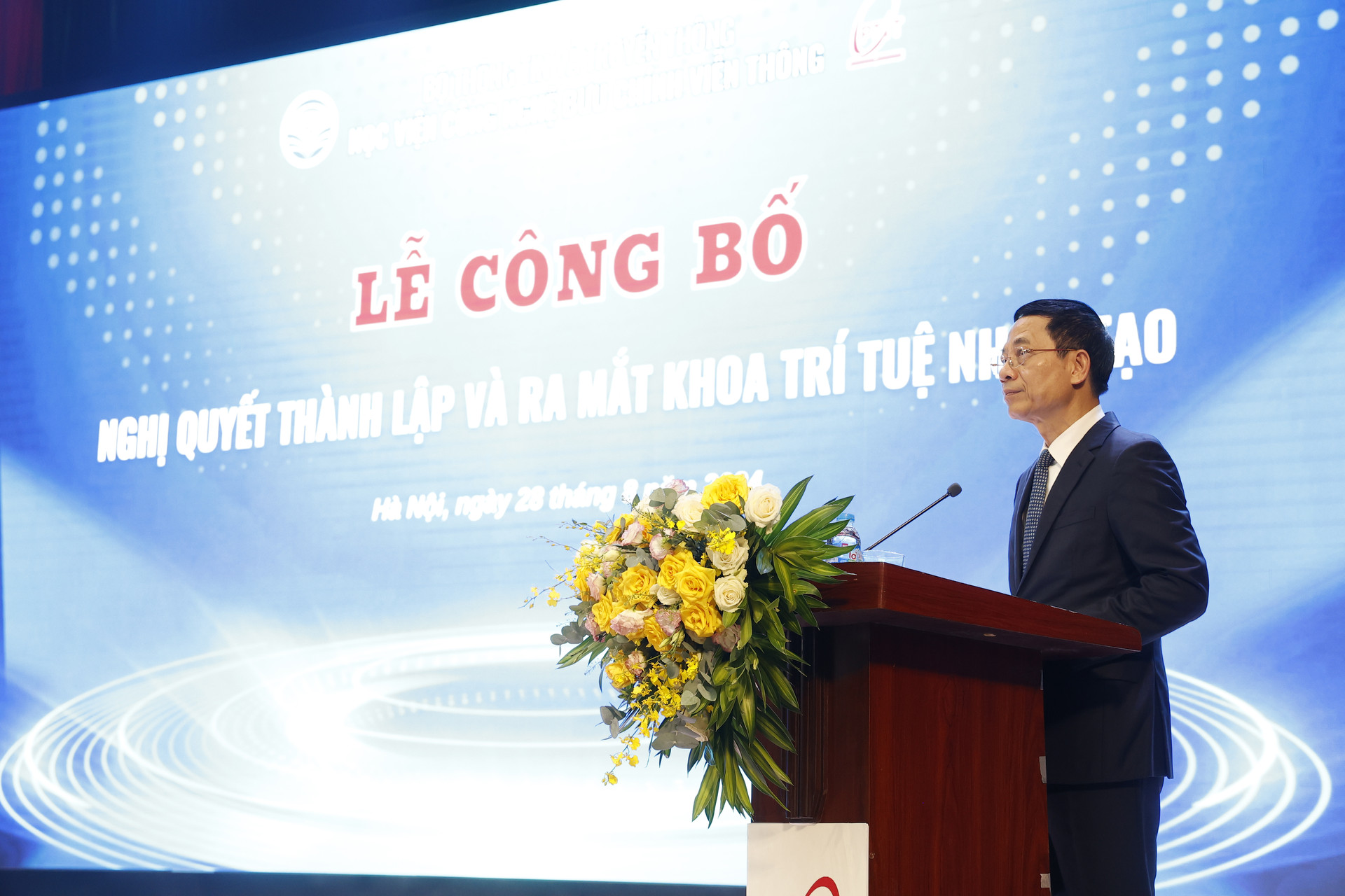 Bộ trưởng Nguyễn Mạnh Hùng phát biểu tại Lễ công bố Nghị quyết thành lập Khoa Trí tuệ nhân tạo.