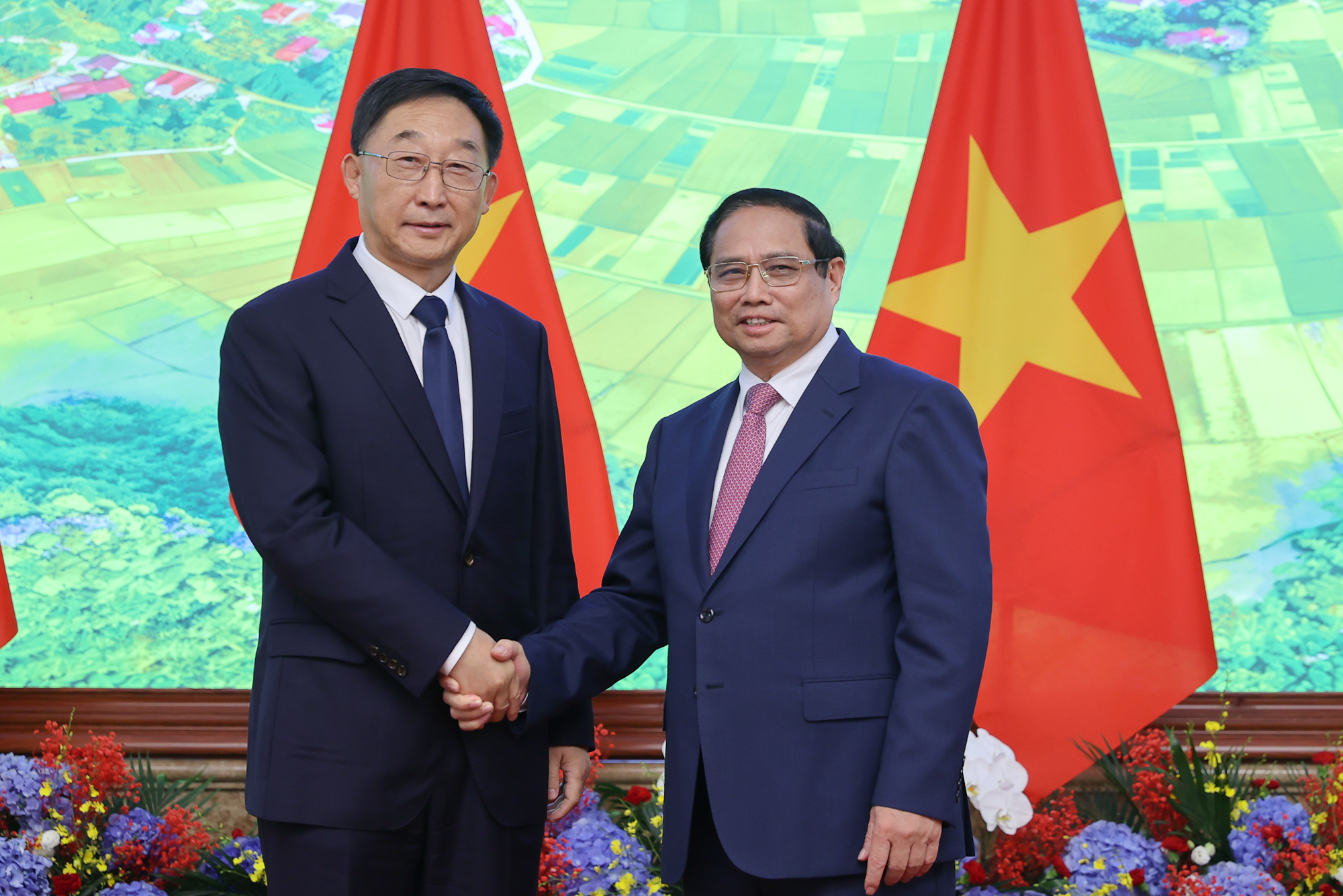 Thủ tướng Phạm Minh Chính tiếp Bí thư Khu ủy Quảng Tây (Trung Quốc) Lưu Ninh - Ảnh: VGP