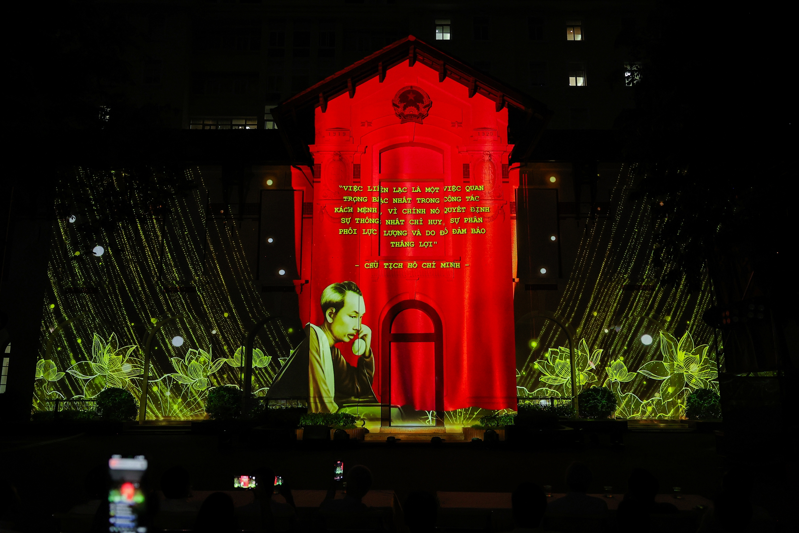 Những hình ảnh đặc sắc được trình chiếu tại chương trình. Ảnh: Cổng thông tin điện tử Bộ Thông tin và Truyền thông.