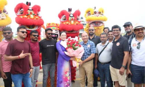 Gần 1.400 người thuộc đoàn khách du lịch của tỷ phú Ấn Độ tham quan vịnh Hạ Long 