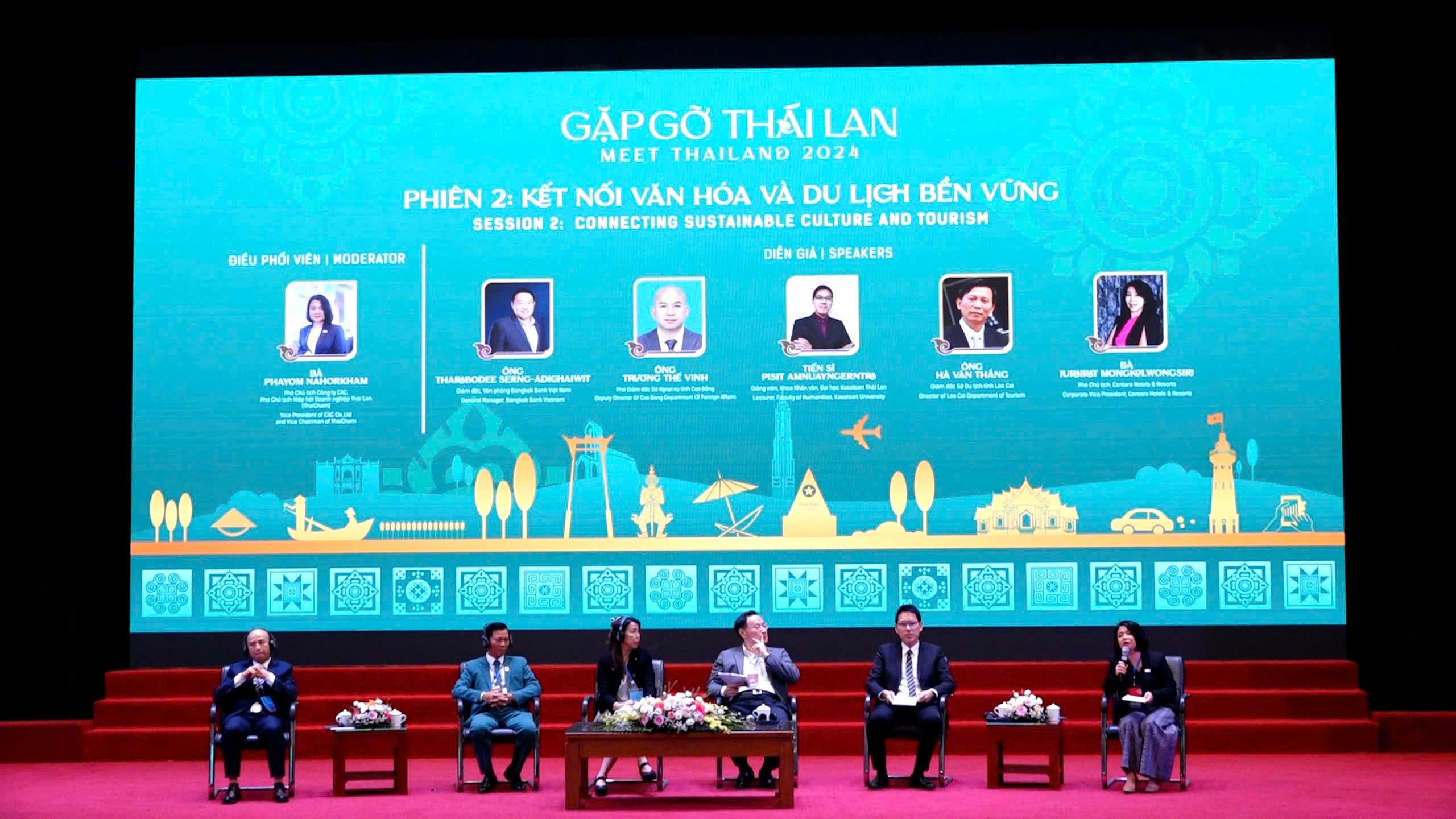 Các diễn giả chia sẻ tại phiên thảo luận trong khuôn khổ  Hội nghị “Gặp gỡ Thái Lan” lần thứ hai nhằm trao đổi các tiềm năm kết nối  kinh tế, văn hóa, du lịch giữa hai quốc gia. 