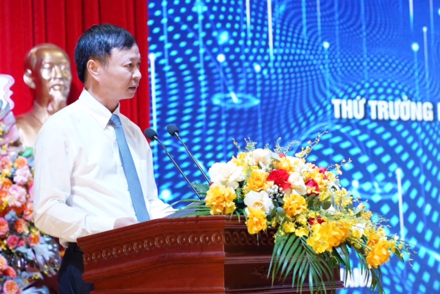 Thứ trưởng Bộ khoa học và Công nghệ Hoàng Minh phát biểu Ngày hội khởi nghiệp đổi mới sáng tạo thành phố Đà Nẵng - SURF 2024.