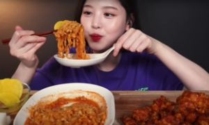 Trào lưu “mukbang” và những hệ luỵ về chế độ ăn uống