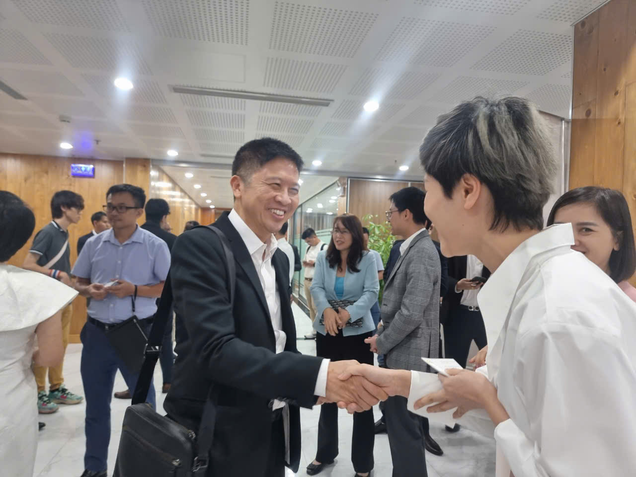 Ông Narucha Ruchuphan, Phó Tổng thư ký Hội đồng Đầu tư Thái Lan, kết nối với các doanh nghiệp Việt Nam tại sự kiện chiều ngày 28/8/2024 tại Hà Nội.