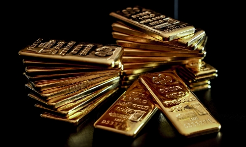 Giá vàng giảm mạnh vì biến động kỳ vọng lãi suất Fed sau số liệu lạm phát