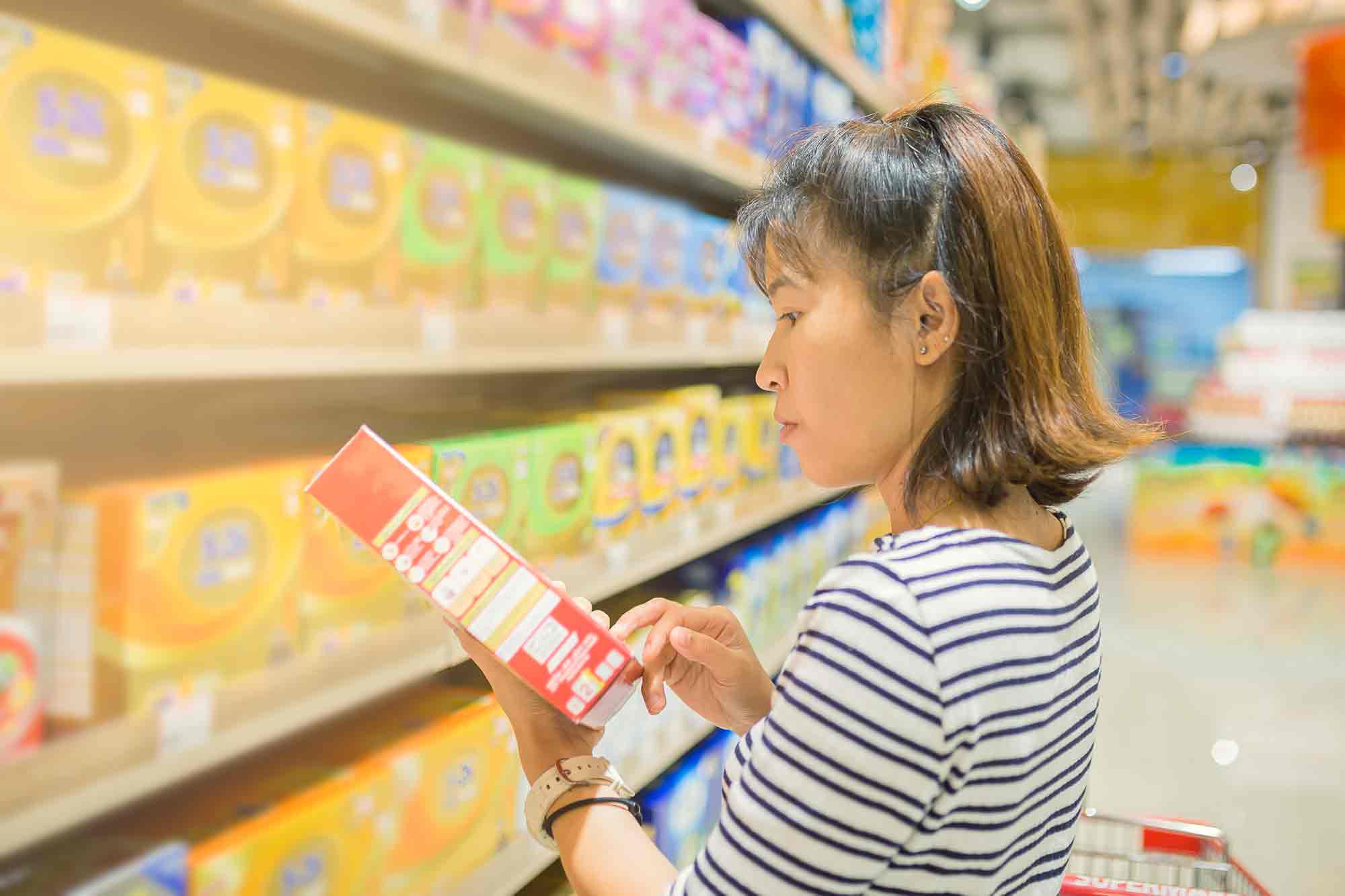 Giữ giá bán bình ổn, tăng khuyến mãi đối với hàng thiết yếu là phương án được ưu tiên xuyên suốt.