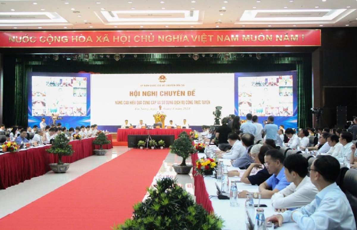Hội nghị to&agrave;n quốc chuy&ecirc;n đề n&acirc;ng cao hiệu quả cung cấp v&agrave; sử dụng dịch vụ c&ocirc;ng trực tuyến.