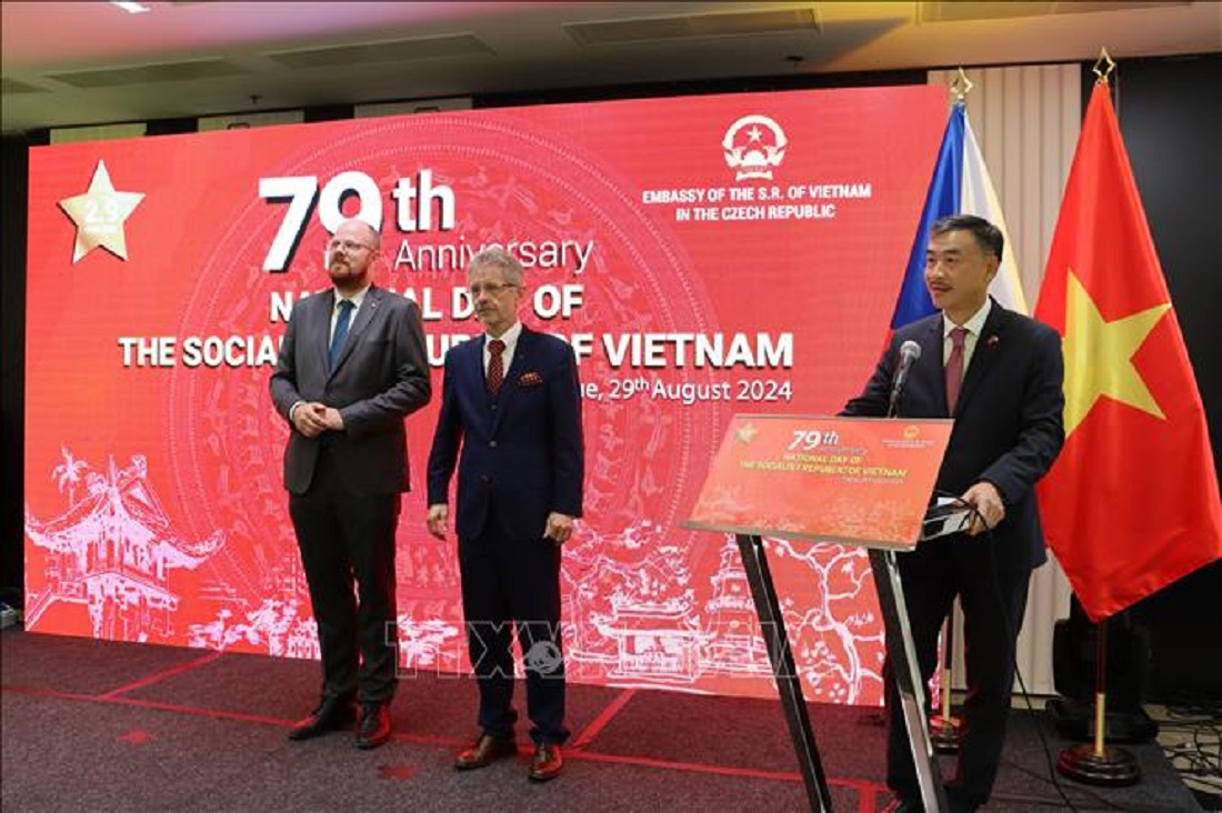 Đại sứ Dương Hoài Nam phát biểu khai mạc Lễ kỷ niệm. Ảnh: TTXVN.