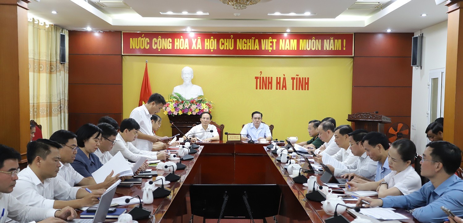 Ban Chỉ huy Phòng chống thiên tai và tìm kiếm cứu nạn tỉnh Hà Tĩnh tổ chức cuộc họp triển khai ứng phó với bão số 3.