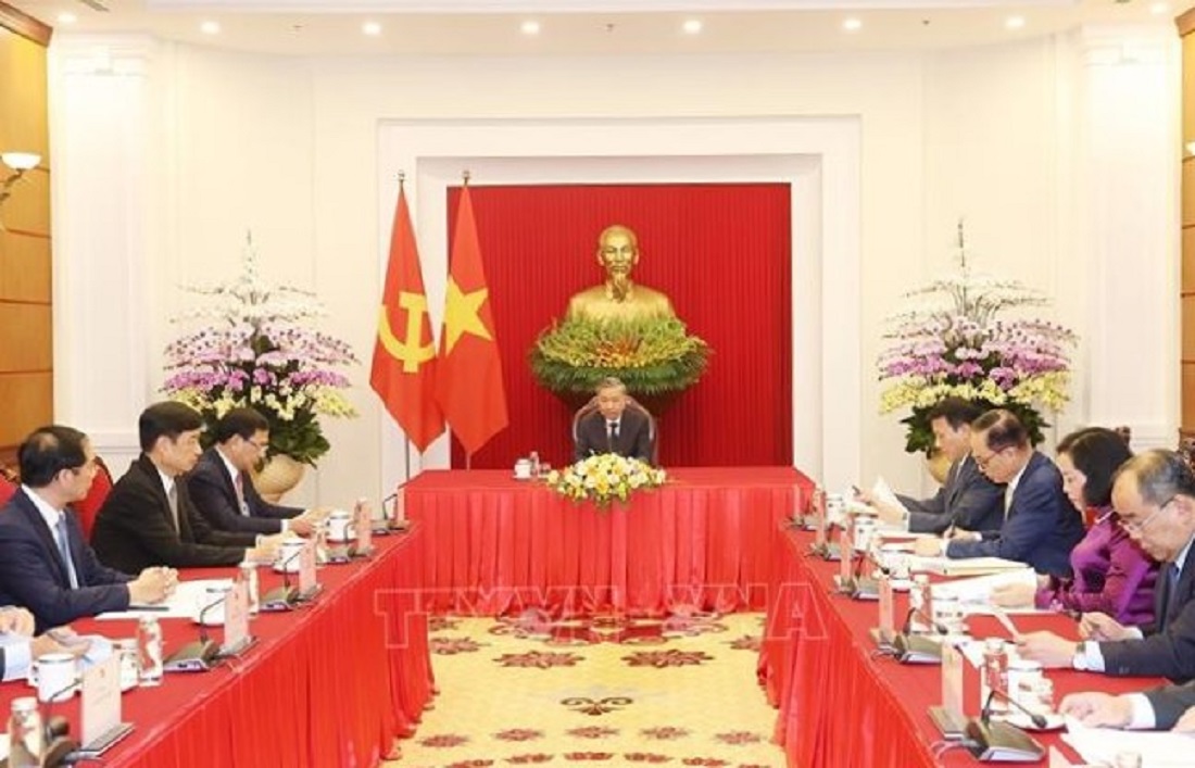 Hai nhà lãnh đạo nhất trí tăng cường hơn nữa hiểu biết lẫn nhau và sự tin cậy chính trị thông qua duy trì tiếp xúc, trao đổi cấp cao và trên các kênh Đảng, Chính phủ, Quốc hội và nhân dân giữa hai nước. Ảnh: TTXVN.