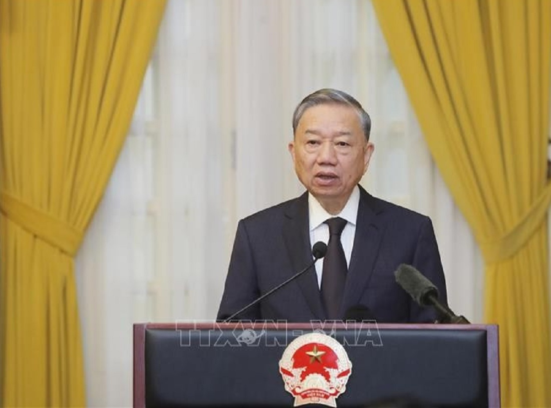 Tổng B&iacute; thư, Chủ tịch nước T&ocirc; L&acirc;m n&oacute;i chuyện với đại biểu được t&ocirc;n vinh trong phong tr&agrave;o thi đua 