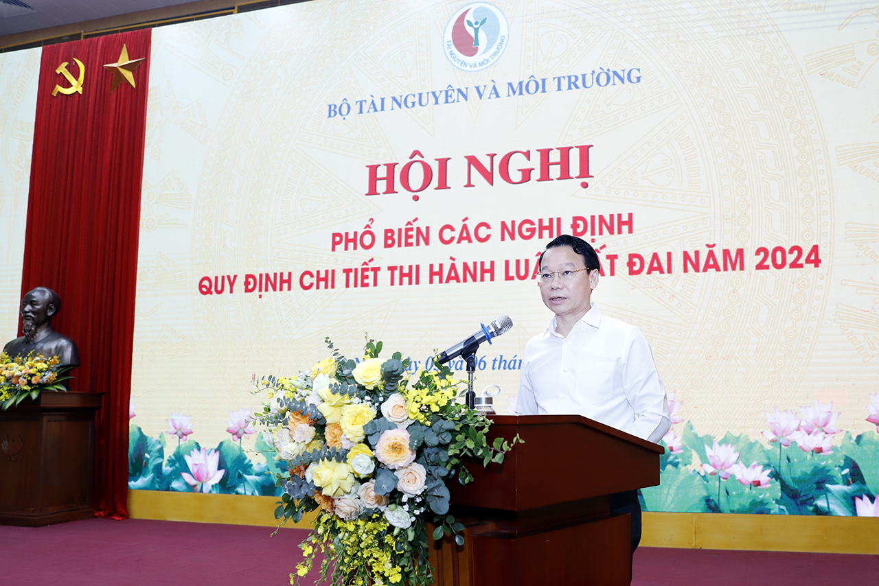 Bộ trưởng Bộ Tài nguyên và Môi trường Đỗ Đức Duy phát biểu chỉ đạo hội nghị.