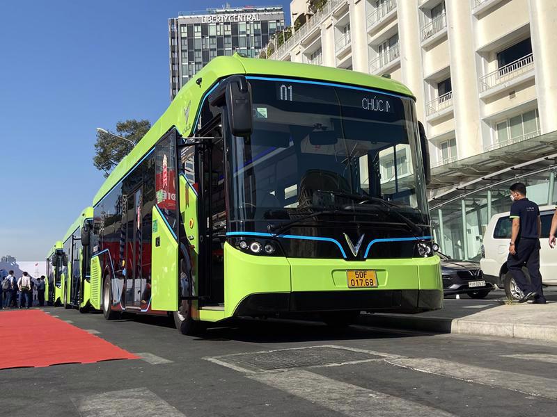 Đến năm 2030, tỷ lệ xe buýt sử dụng điện, năng lượng xanh của TP.HCM đạt tối thiểu 50% và đến năm 2050 thì 100% xe buýt và taxi đều sử dụng năng lượng xanh.