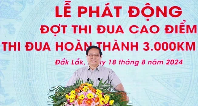 Thủ tướng Phạm Minh Chính phát động đợt thi đua cao điểm “500 ngày đêm thi đua hoàn thành 3.000km đường bộ cao tốc”