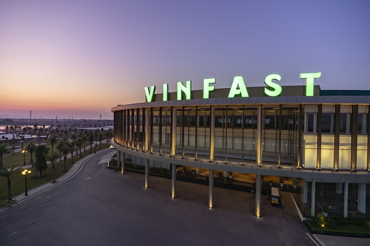 VinFast l&agrave; c&ocirc;ng ty c&oacute; tốc độ gia tăng gi&aacute; trị thương hiệu lớn nhất bảng xếp hạng. Với tầm nh&igrave;n trở th&agrave;nh h&atilde;ng xe điện th&ocirc;ng minh to&agrave;n cầu, VinFast đ&atilde; đặt nền m&oacute;ng cho ng&agrave;nh c&ocirc;ng nghiệp sản xuất &ocirc; t&ocirc; - xe m&aacute;y điện tại Việt Nam, đồng thời đang nỗ lực g&oacute;p phần th&uacute;c đẩy cuộc c&aacute;ch mạng xe điện tr&ecirc;n to&agrave;n thế giới.