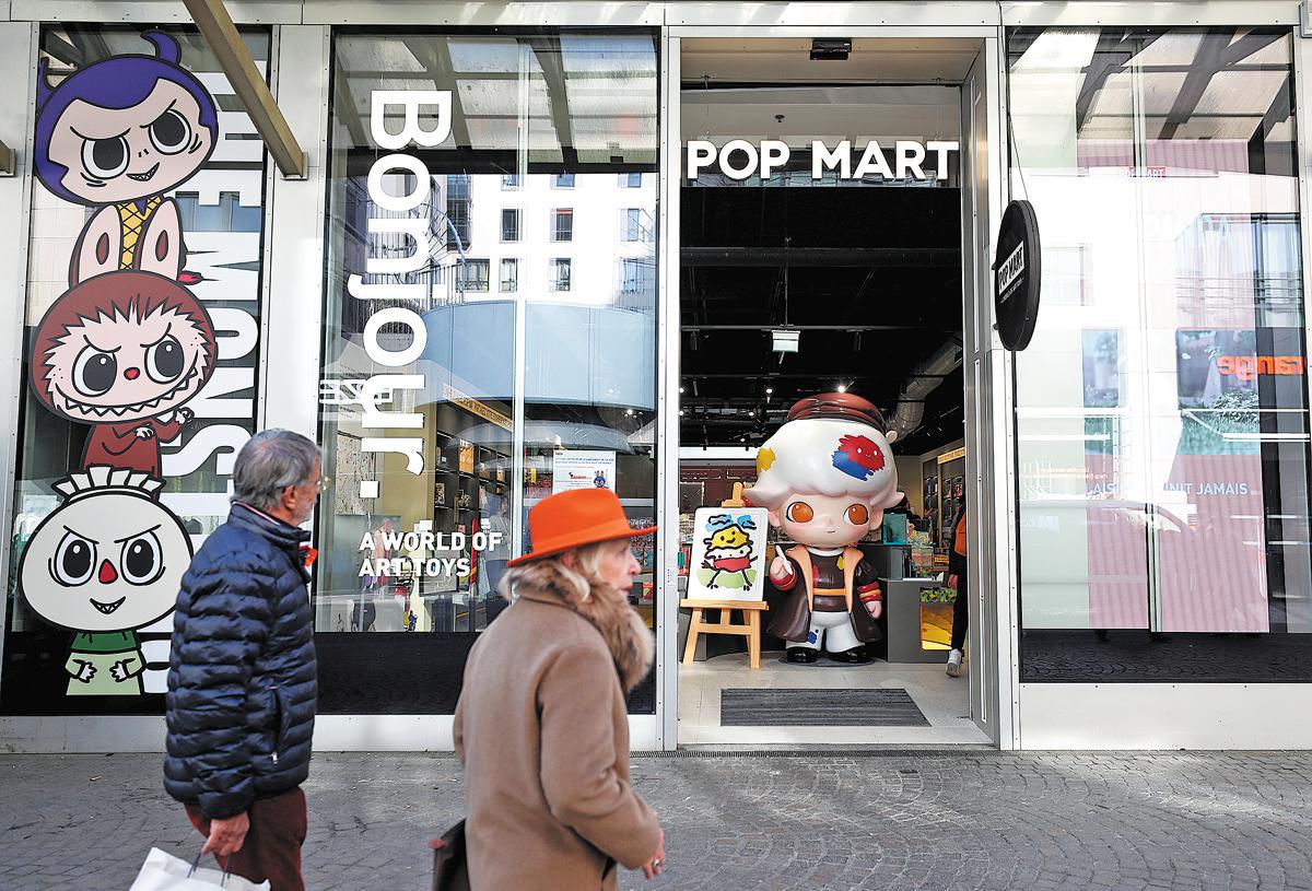 Pop Mart hiện bán sản phẩm của mình tại 30 quốc gia thông qua các cửa hàng trực tuyến hoặc cửa hàng truyền thống.